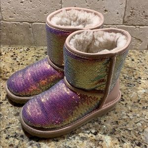 Girls size 11 UGG boots.
